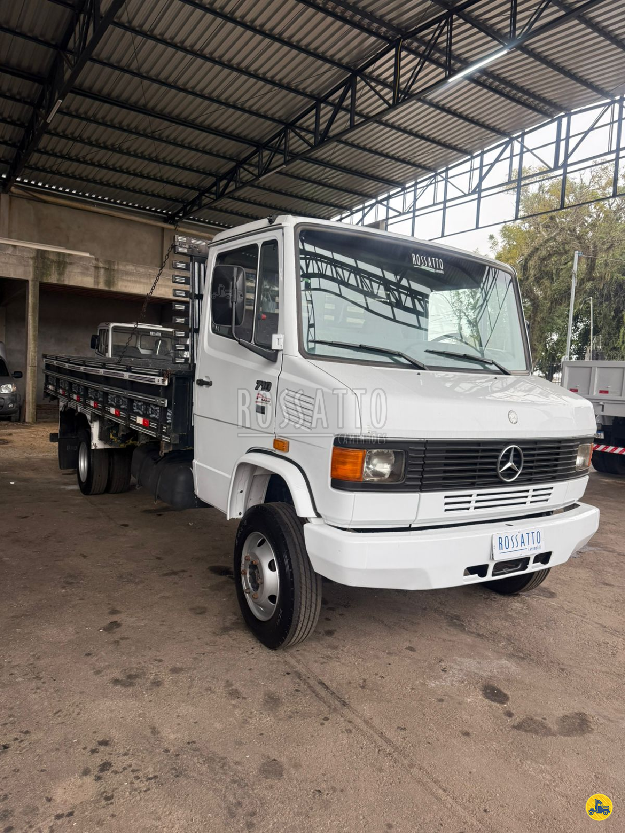 CAMINHAO MERCEDES-BENZ MB 710 Carroceria Cabine Suplementar 3/4 4x2 Rossatto Caminhões PORTO ALEGRE RIO GRANDE DO SUL RS